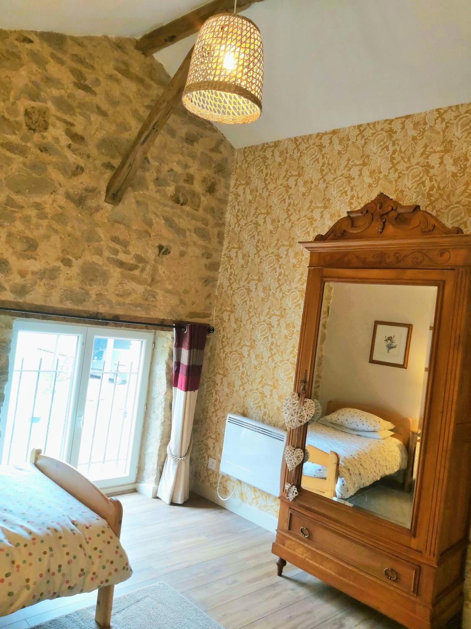 Beautiful 2 Bed Cottage With Swimming Pool Pageas Экстерьер фото