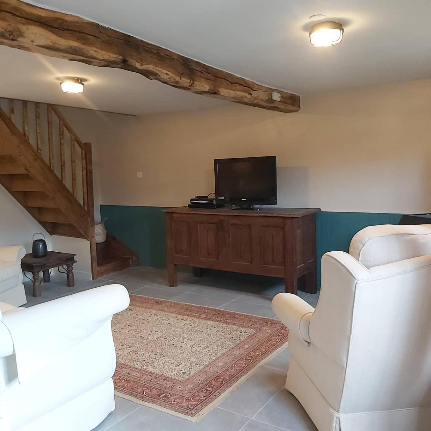 Beautiful 2 Bed Cottage With Swimming Pool Pageas Номер фото